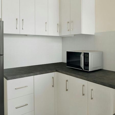Delta Hotels By Marriott City Center Doha Extérieur photo A typical microwave oven