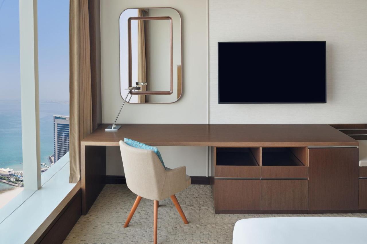 Delta Hotels By Marriott City Center Doha Extérieur photo A room at the hotel